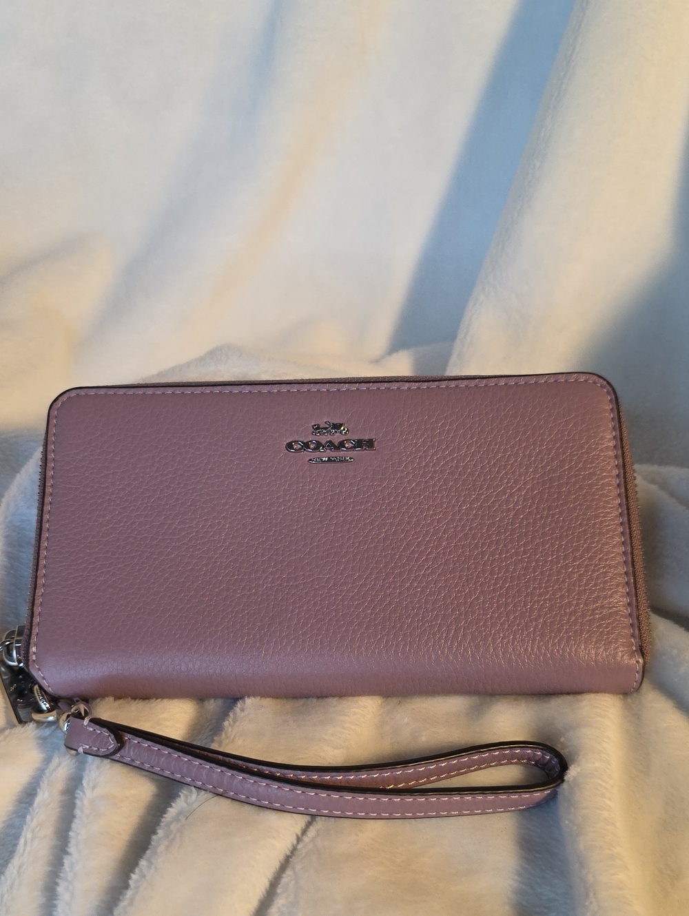 Coach Mauve Zip Wristlet Wallet W/detachable Card Holder.